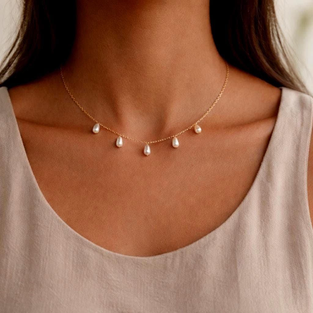 Dainty Gold Chain Teardrop Pearl Necklace thumbnail 4