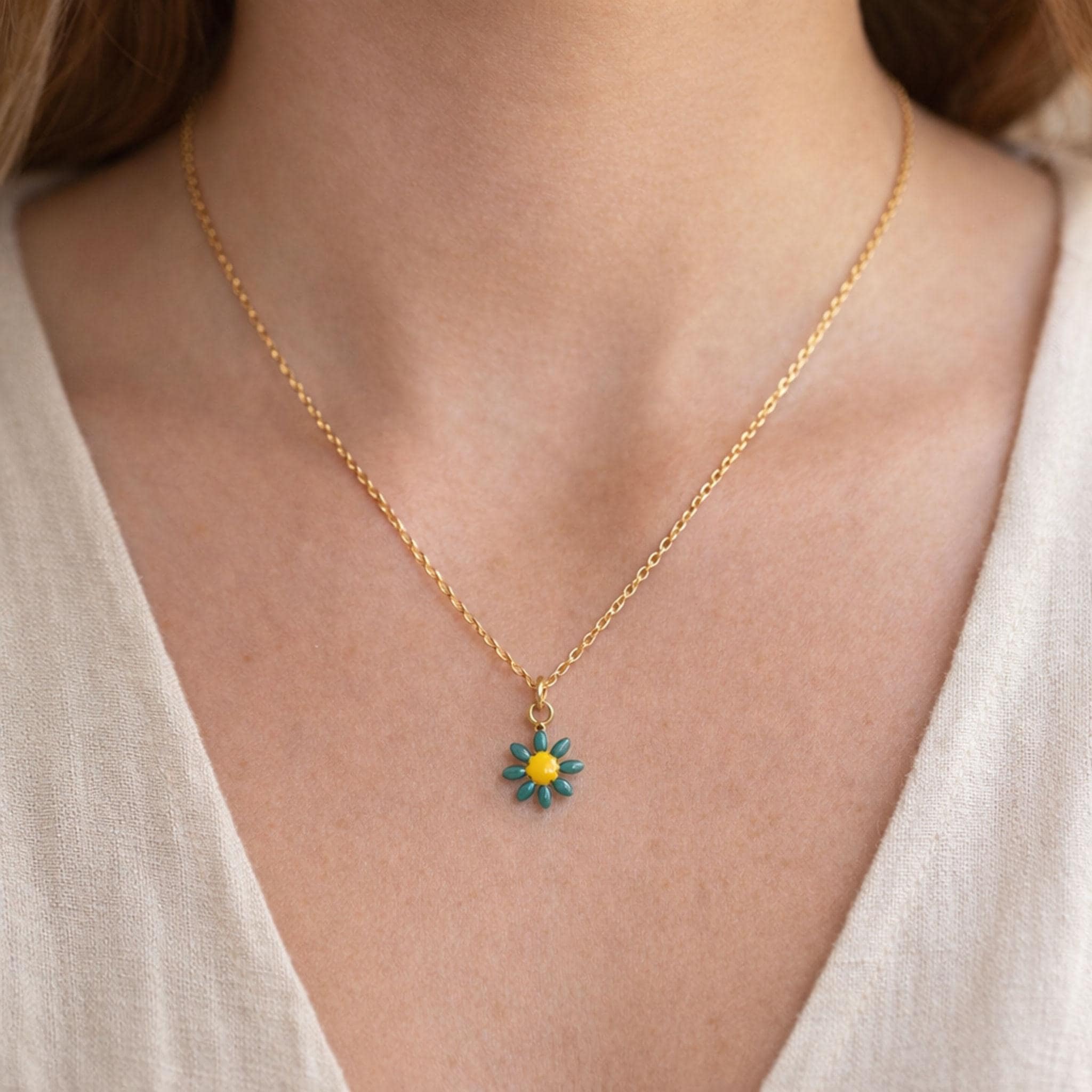 Tiny Daisy Necklace thumbnail 4