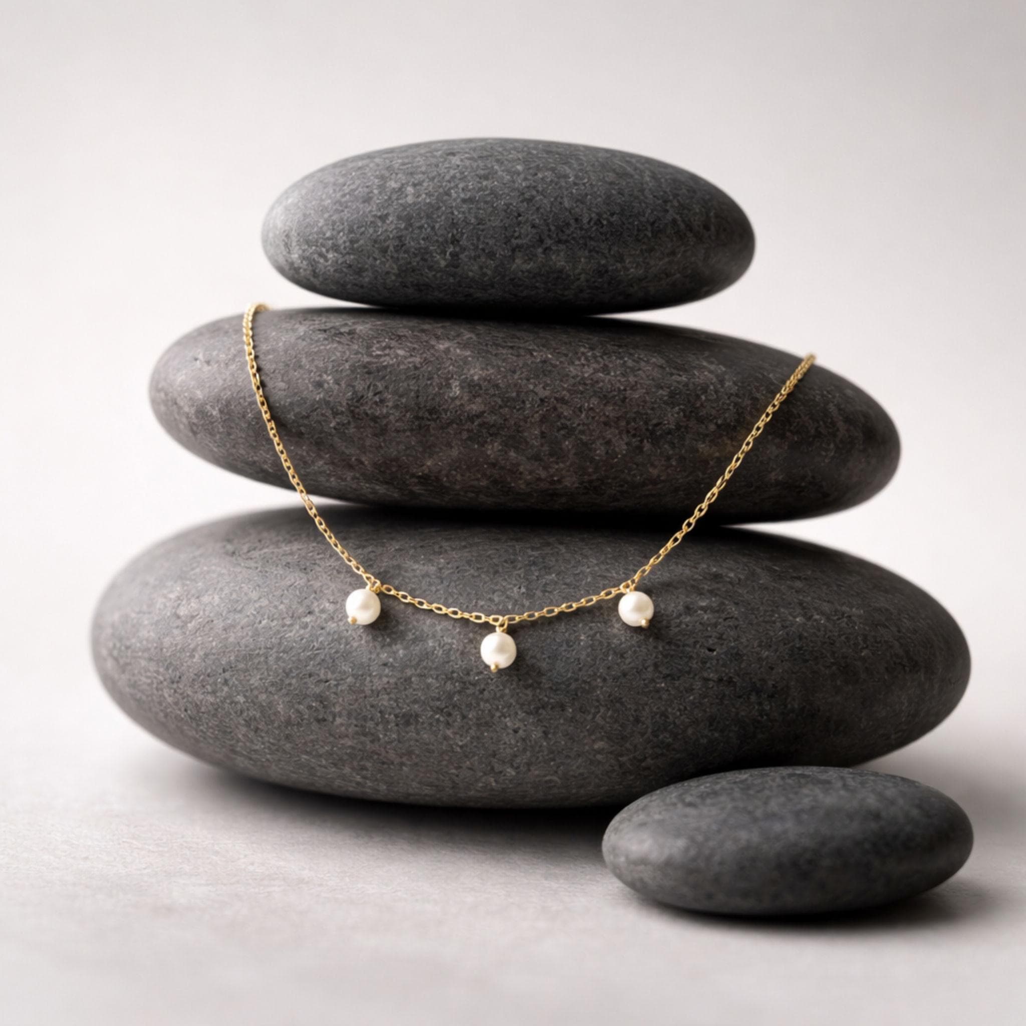 Minimalist Freshwater Pearl Choker Necklace thumbnail 5